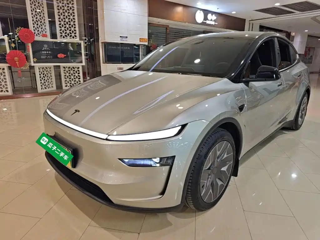 Tesla Model Y L — фото 2