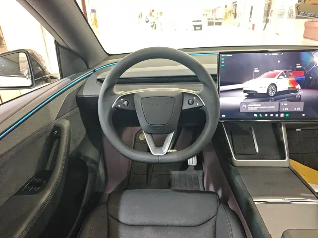 Tesla Model Y L — фото 11