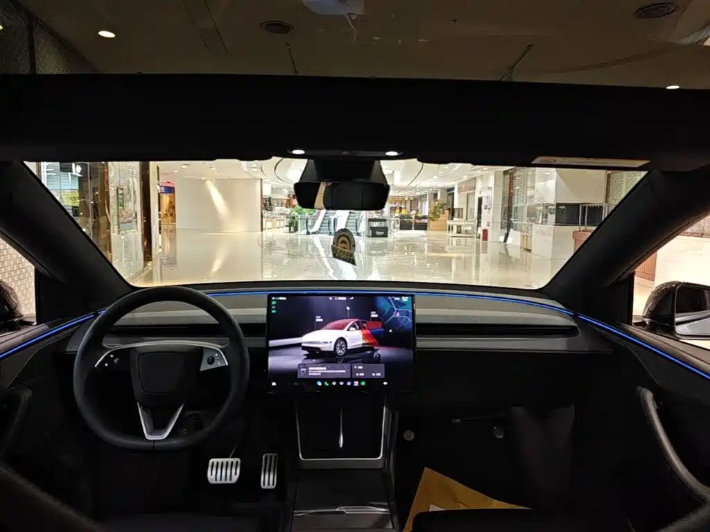 Tesla Model Y L — фото 18