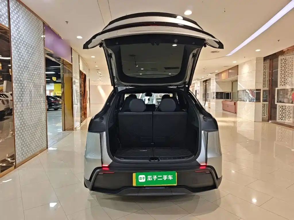Tesla Model Y L — фото 19