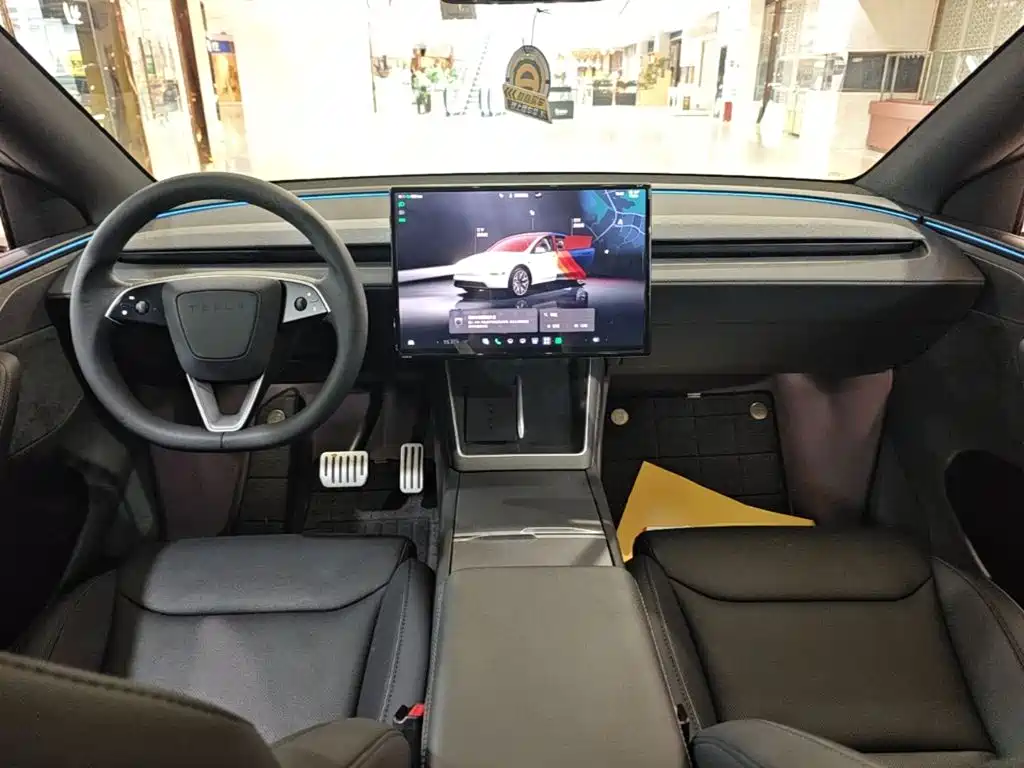 Tesla Model Y L — фото 10