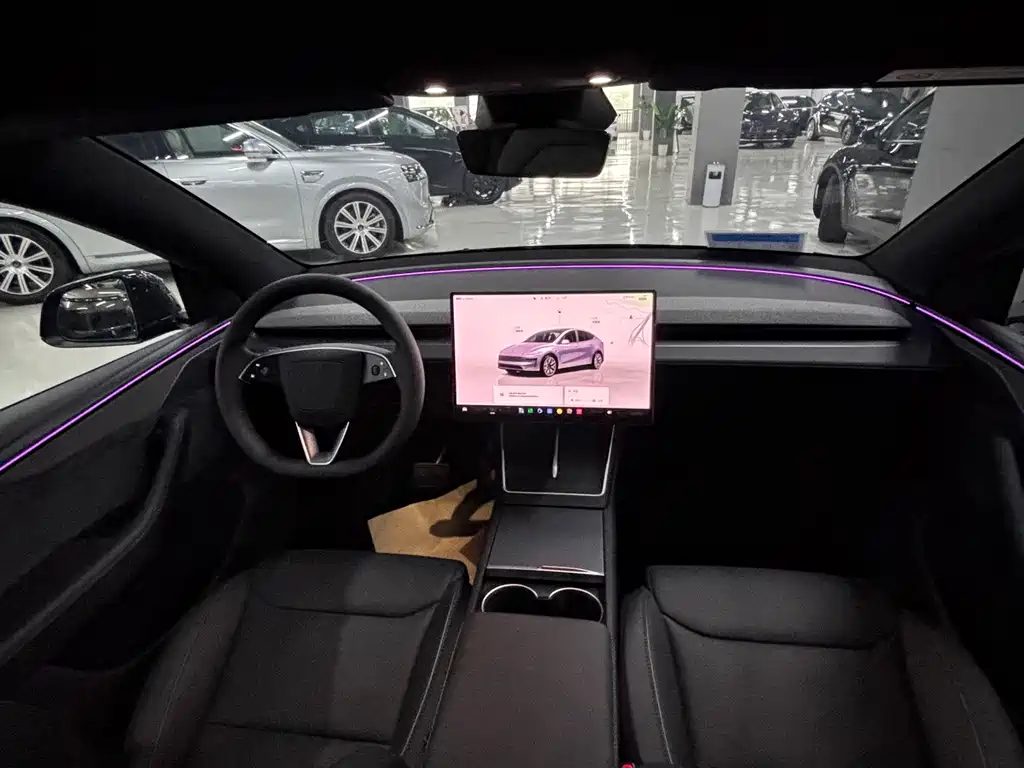 Tesla Model Y L — фото 4