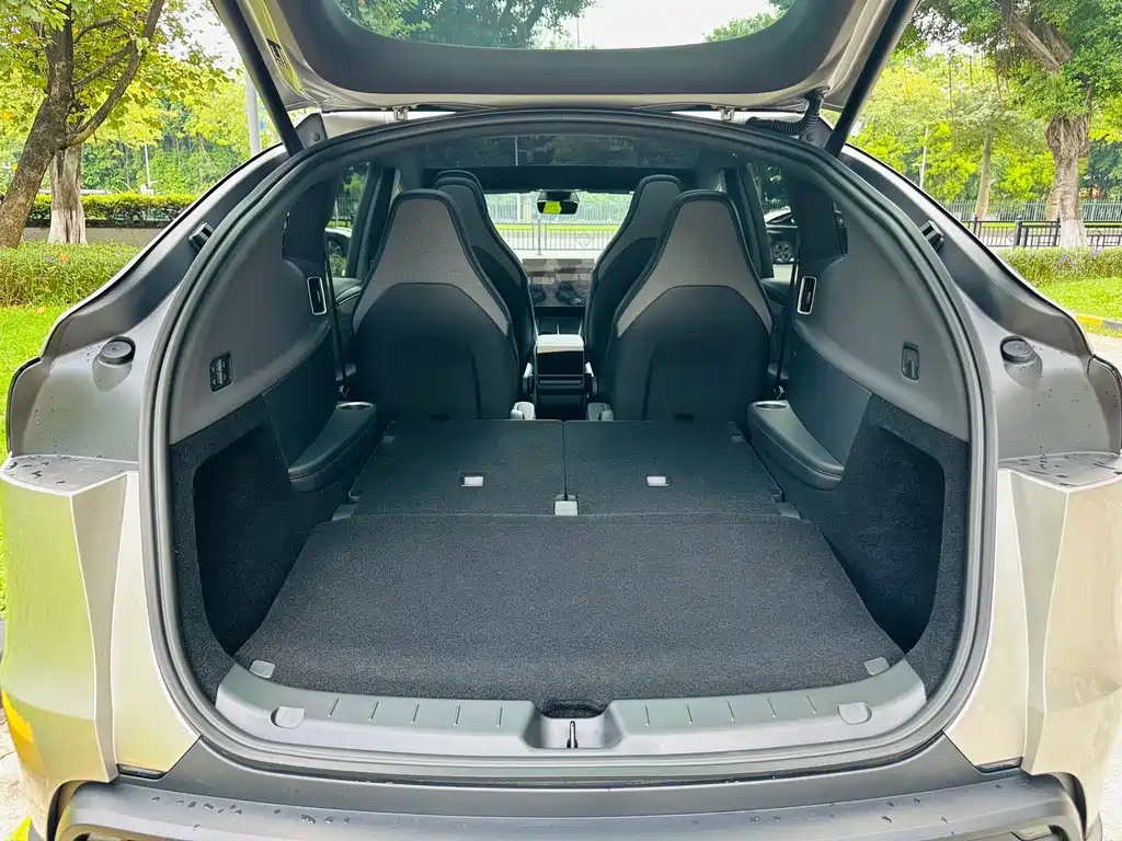 Tesla Model Y L — фото 20