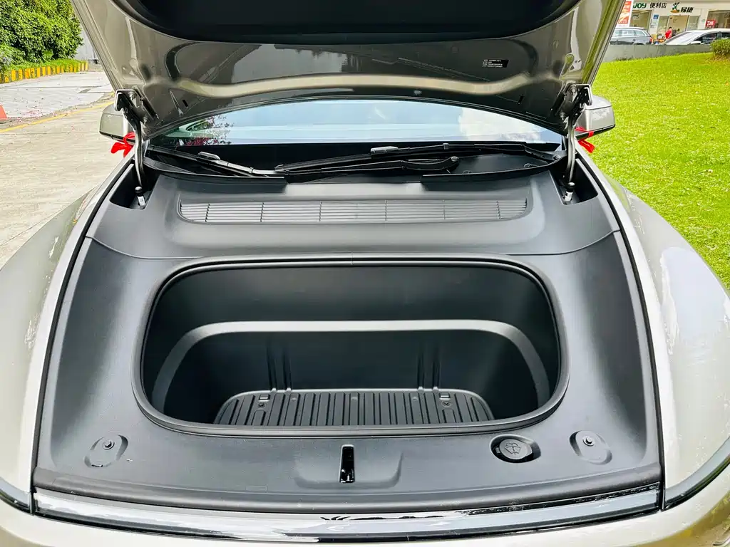 Tesla Model Y L — фото 22
