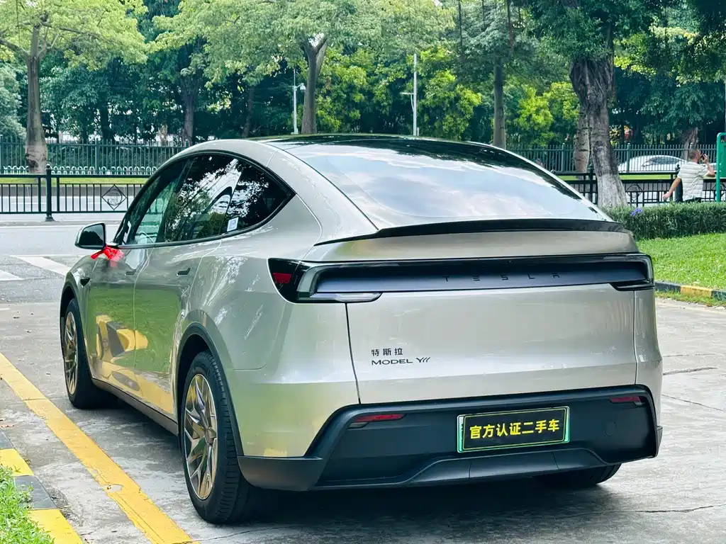 Tesla Model Y L — фото 7