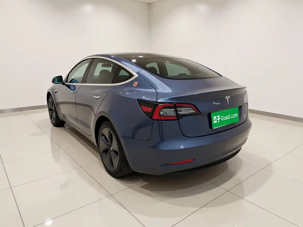 Tesla Model 3 — фото 4