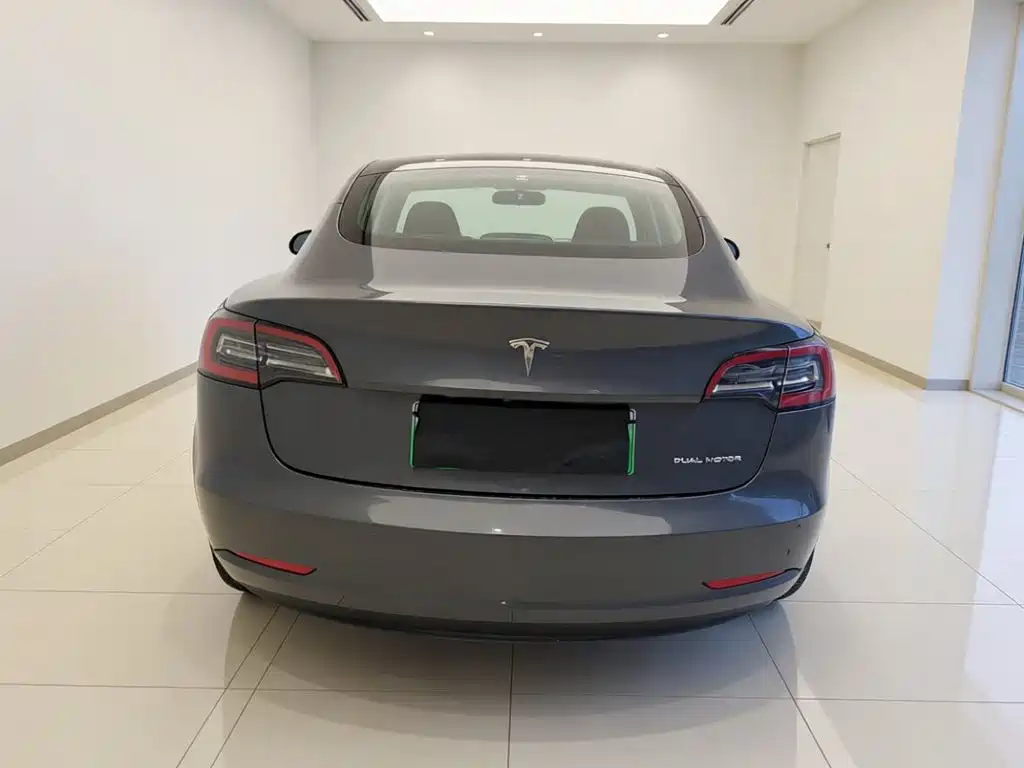 Tesla Model 3 — фото 5
