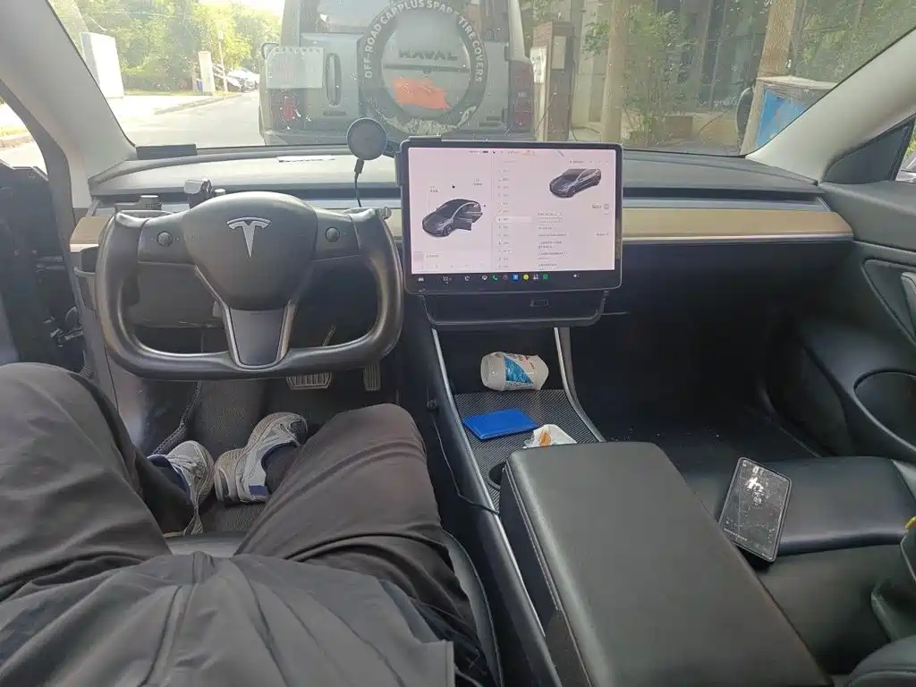 Tesla Model 3 — фото 10