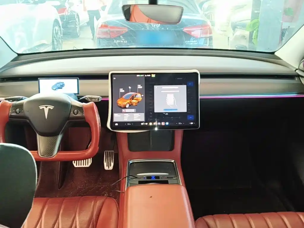 Tesla Model Y — фото 10