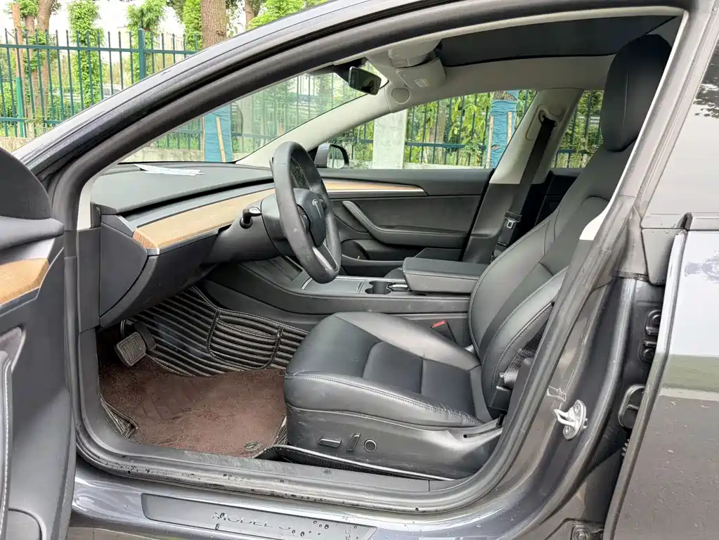 Tesla Model 3 — фото 11