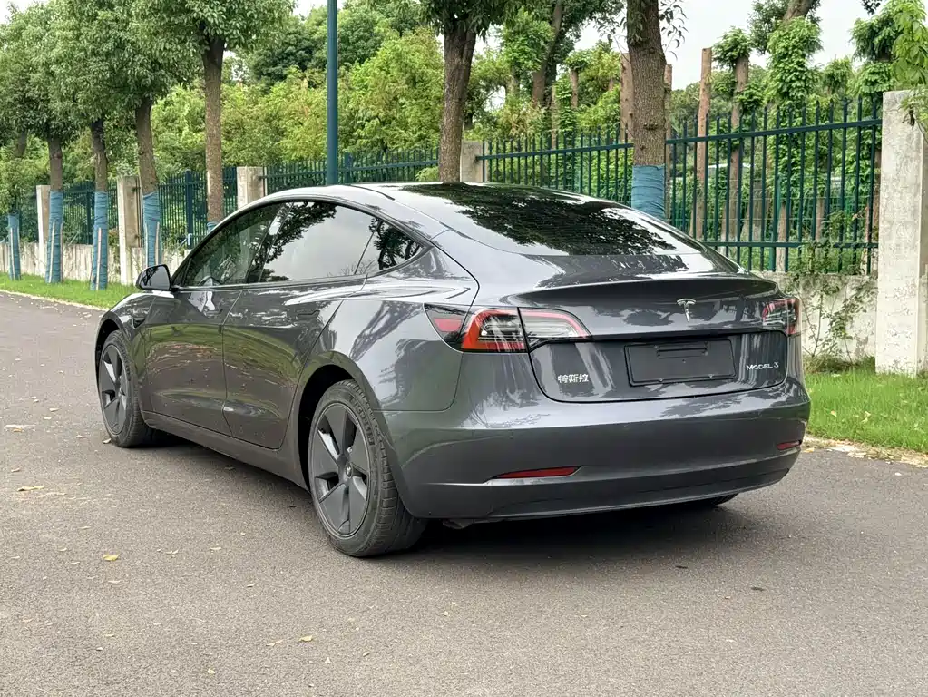 Tesla Model 3 — фото 5