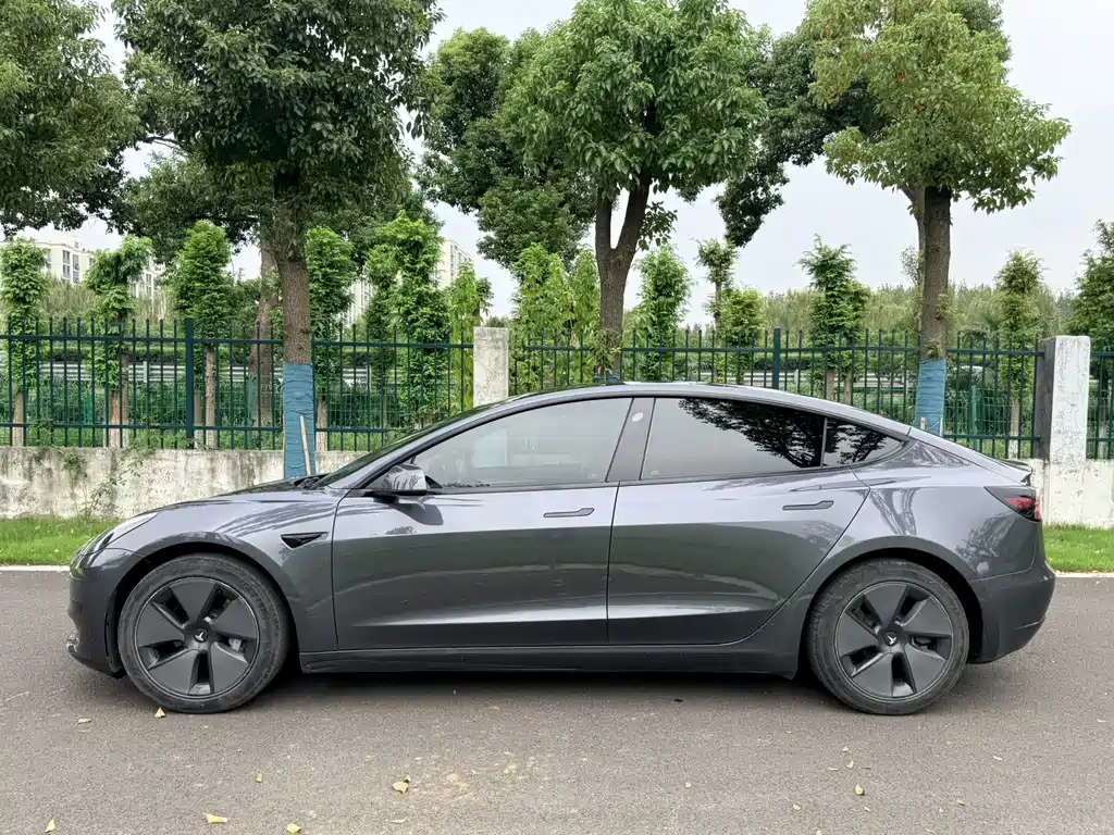 Tesla Model 3 — фото 7