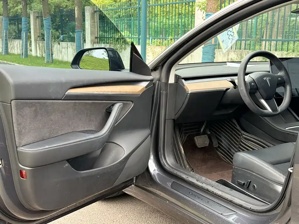 Tesla Model 3 — фото 10