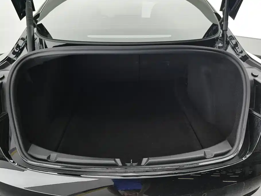 Tesla Model 3 — фото 4