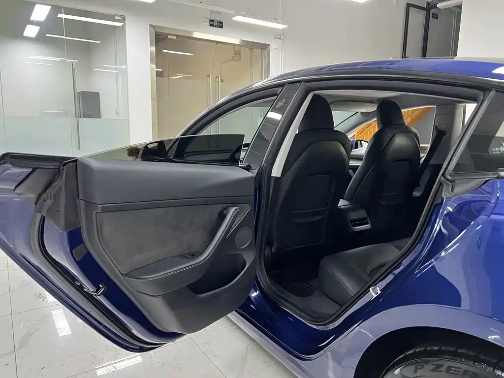 Tesla Model 3 — фото 13