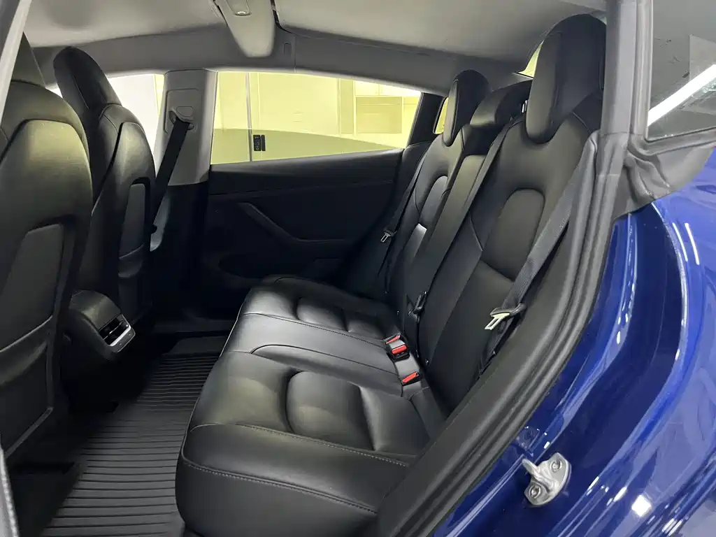 Tesla Model 3 — фото 14