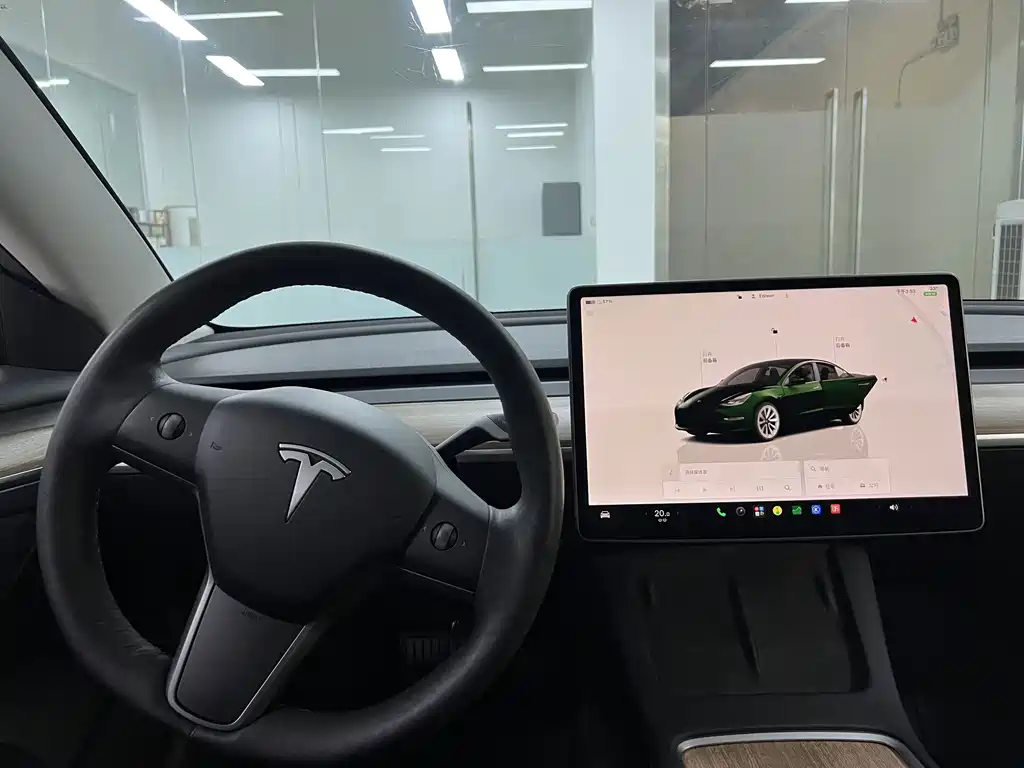 Tesla Model 3 — фото 17