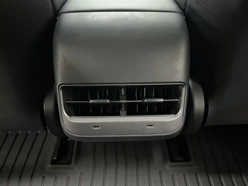 Tesla Model 3 — фото 20