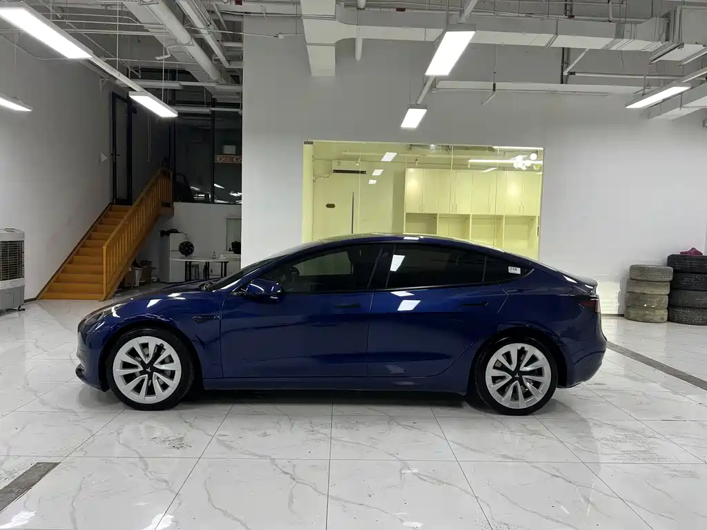 Tesla Model 3 — фото 3