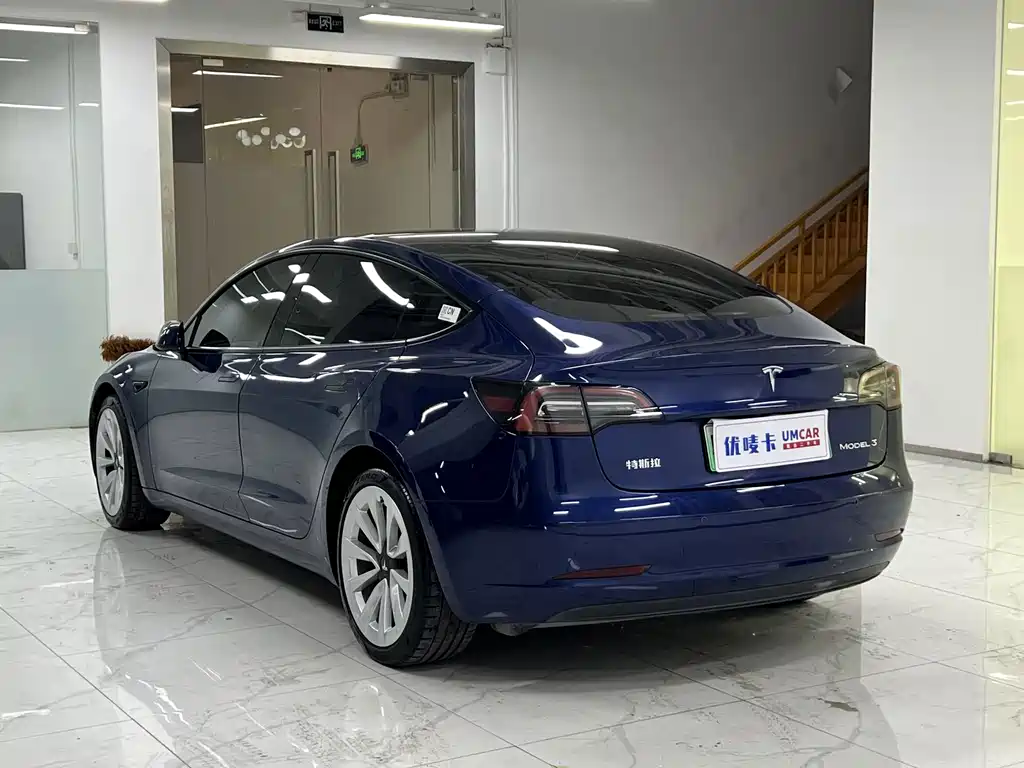 Tesla Model 3 — фото 4