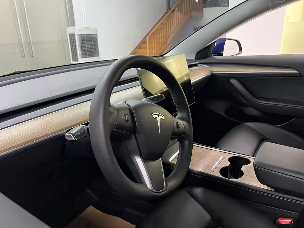 Tesla Model 3 — фото 10