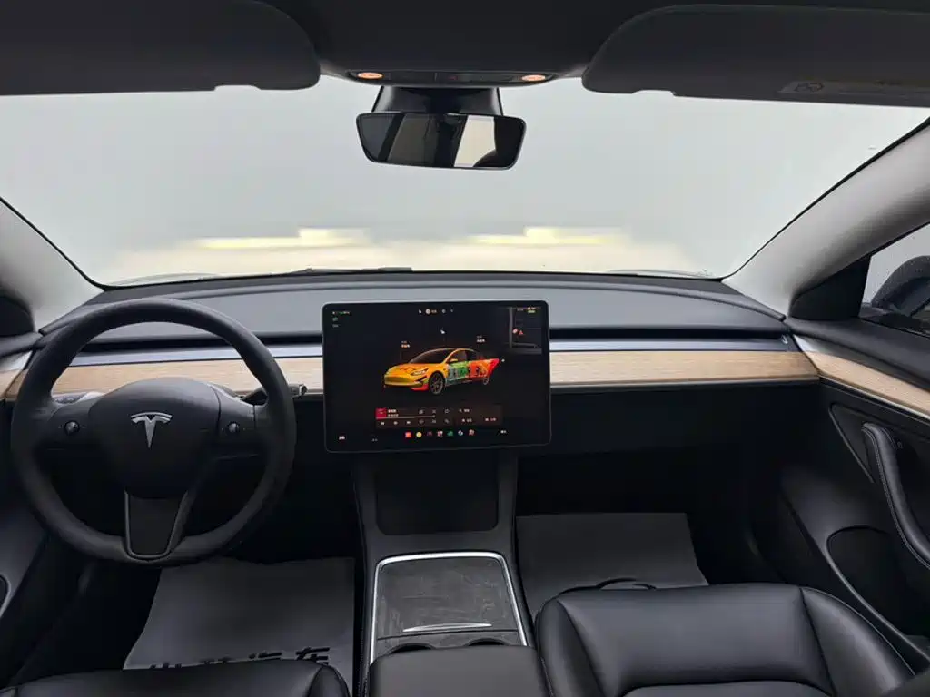 Tesla Model 3 — фото 9