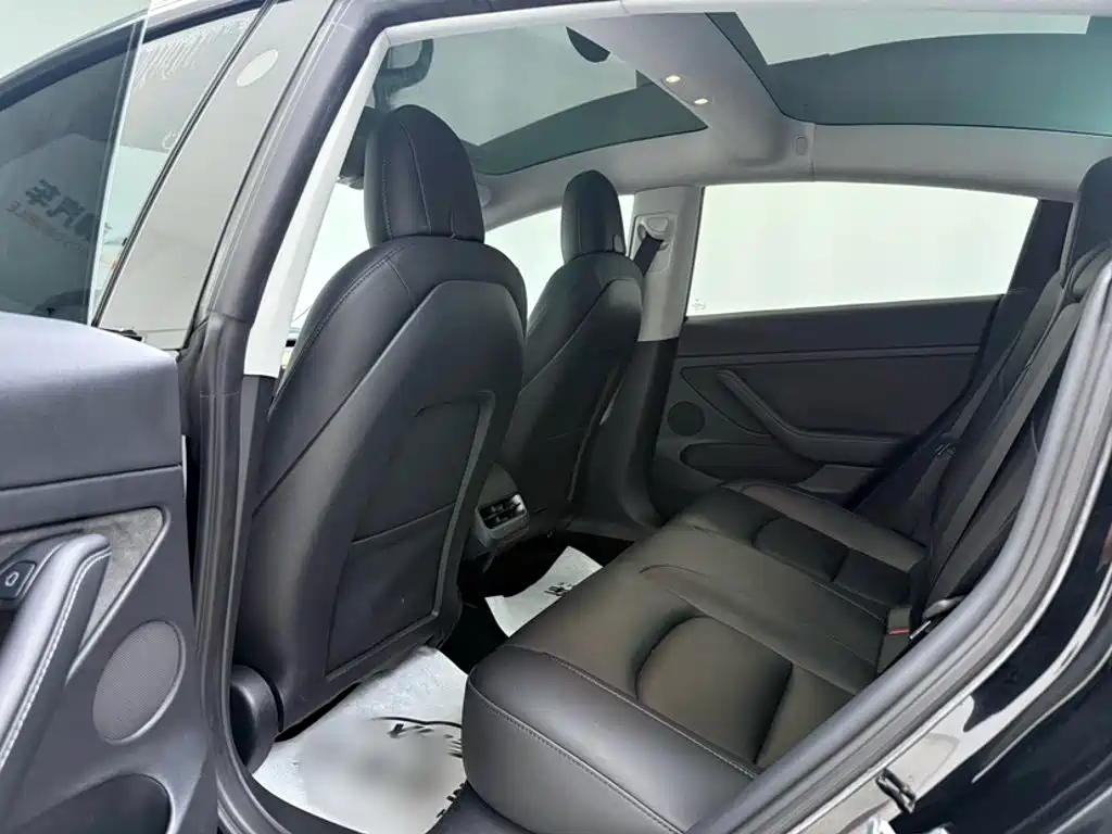 Tesla Model 3 — фото 10