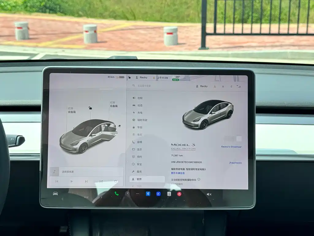 Tesla Model 3 — фото 9