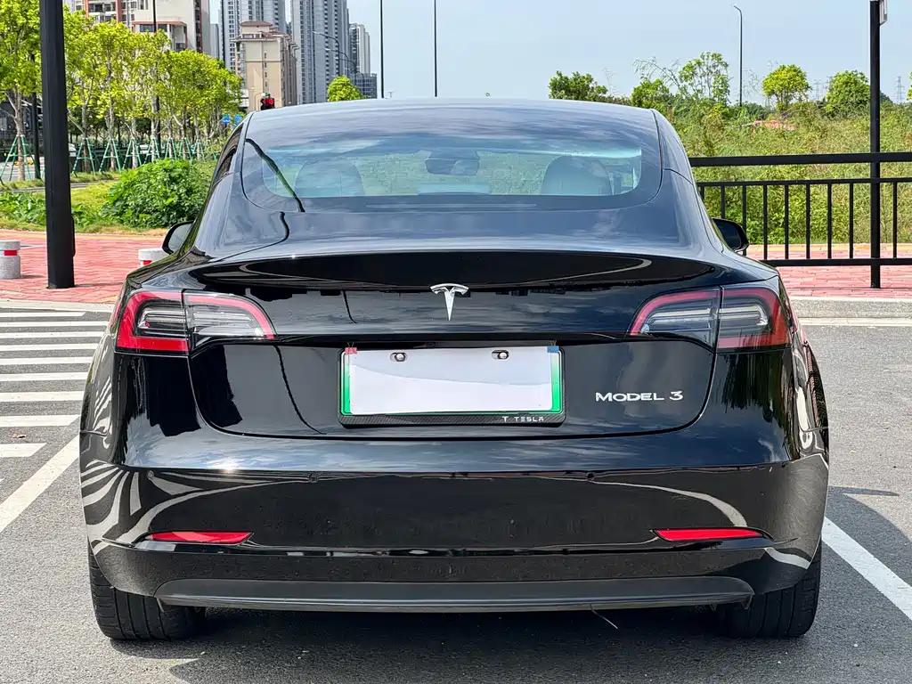 Tesla Model 3 — фото 10