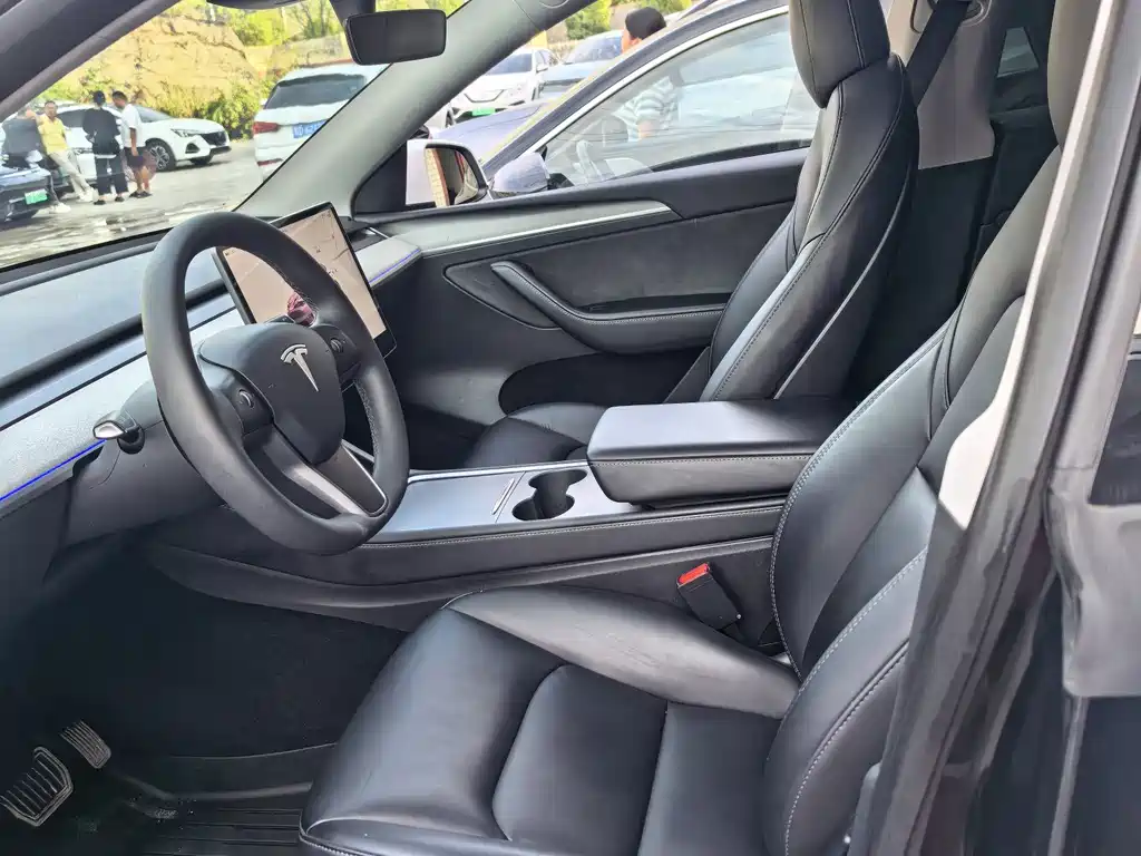 Tesla Model Y — фото 3