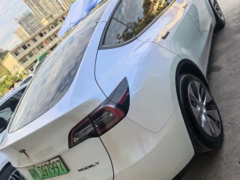 Tesla Model Y — фото 6