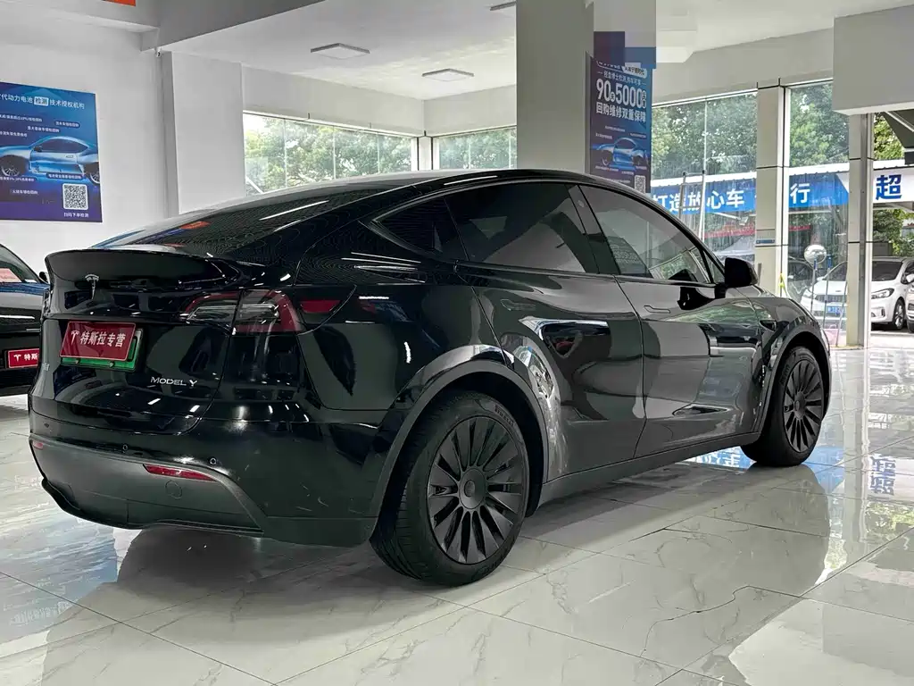 Tesla Model Y — фото 7