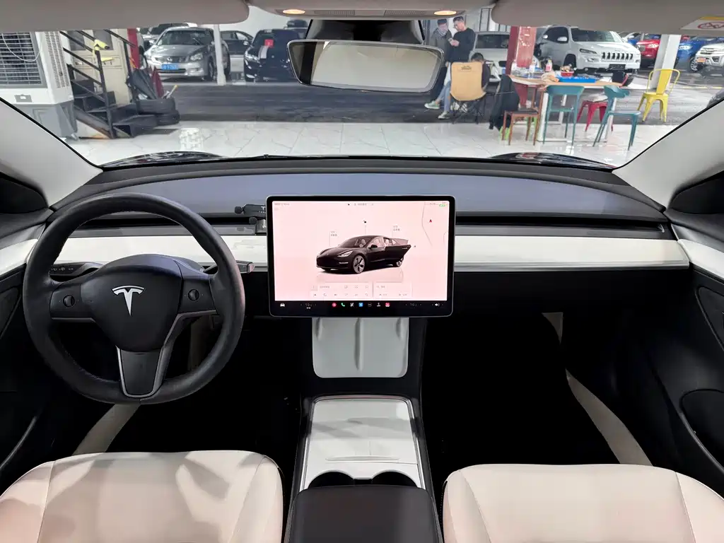 Tesla Model 3 — фото 10