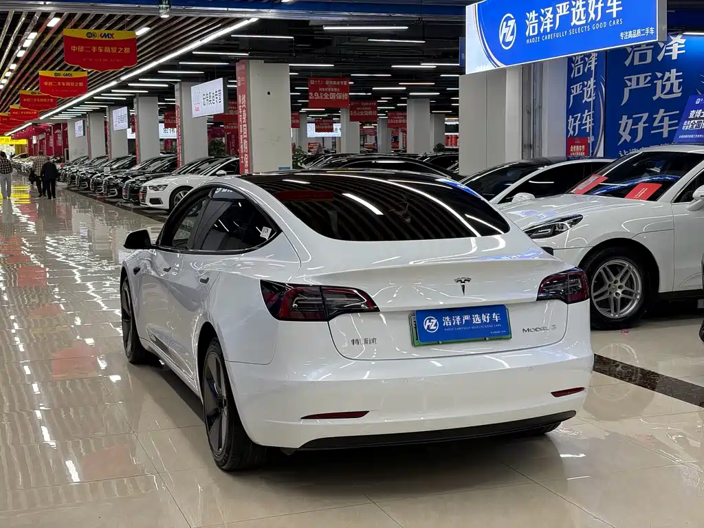 Tesla Model 3 — фото 13