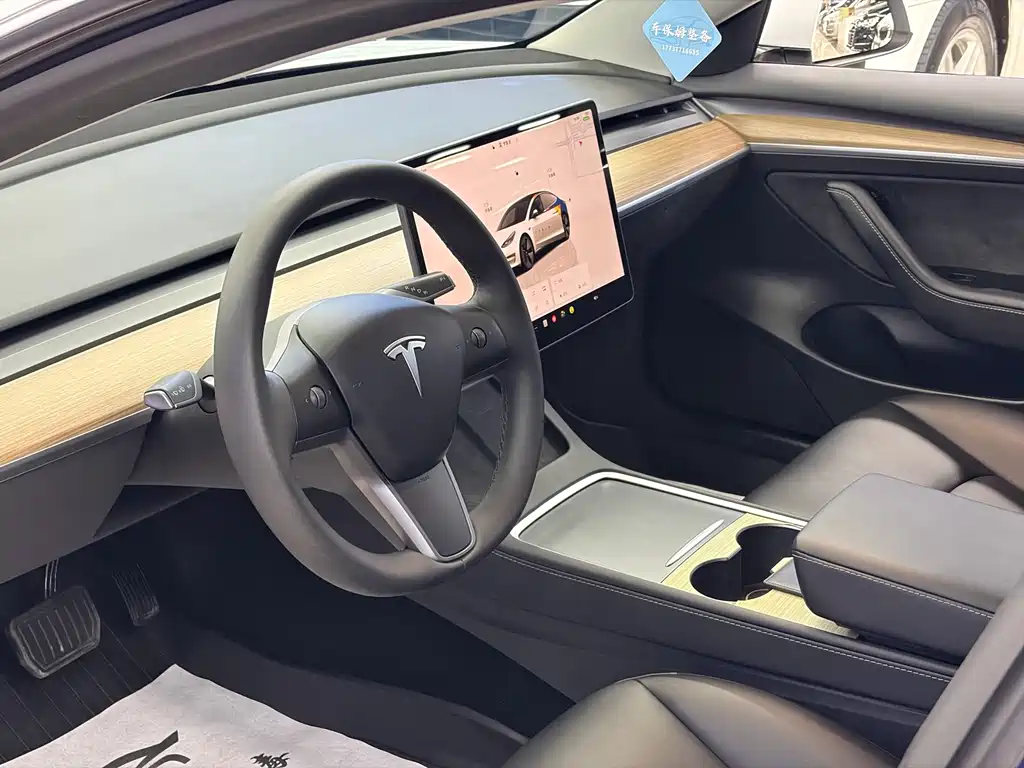 Tesla Model 3 — фото 4