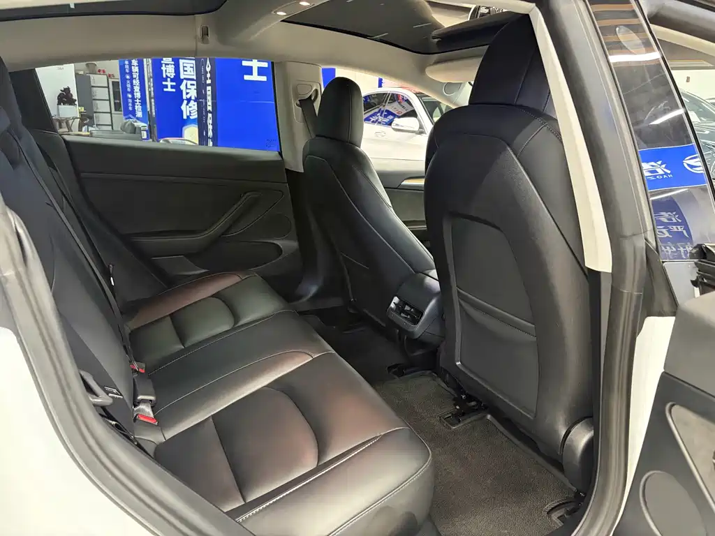 Tesla Model 3 — фото 10
