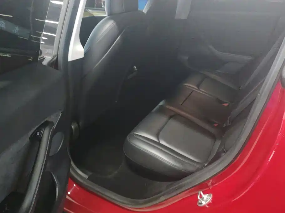 Tesla Model Y — фото 11