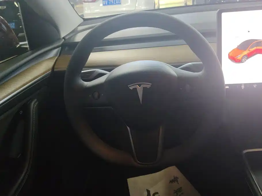 Tesla Model Y — фото 15