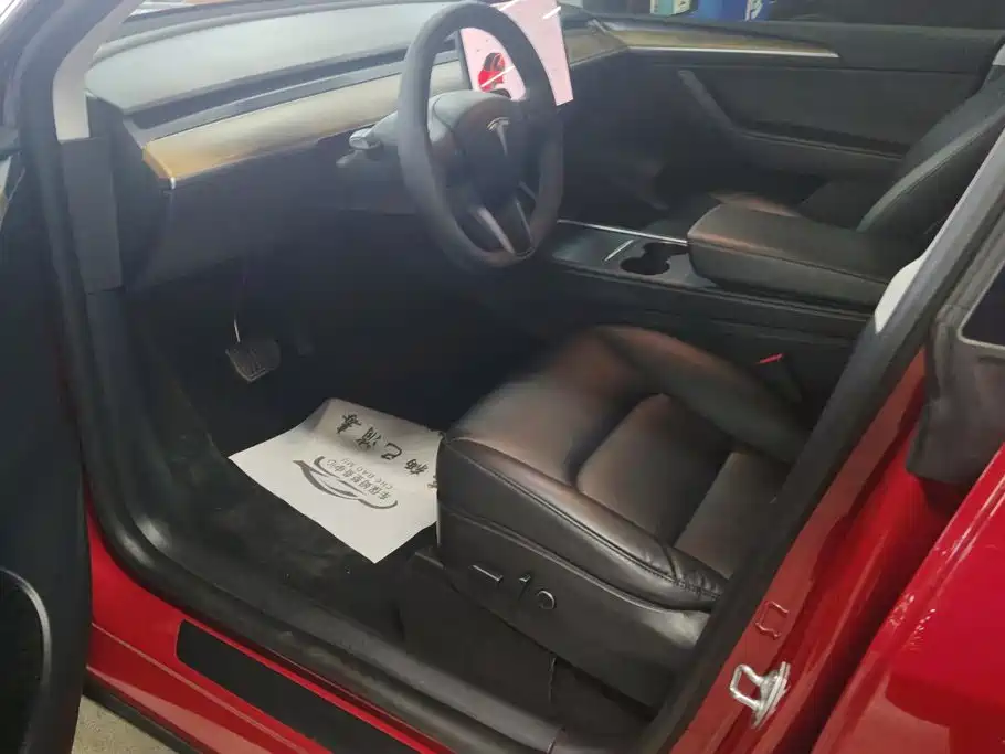 Tesla Model Y — фото 9