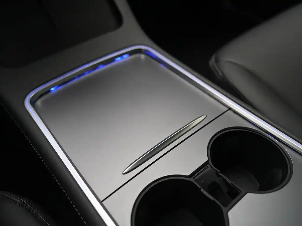 Tesla Model 3 — фото 14