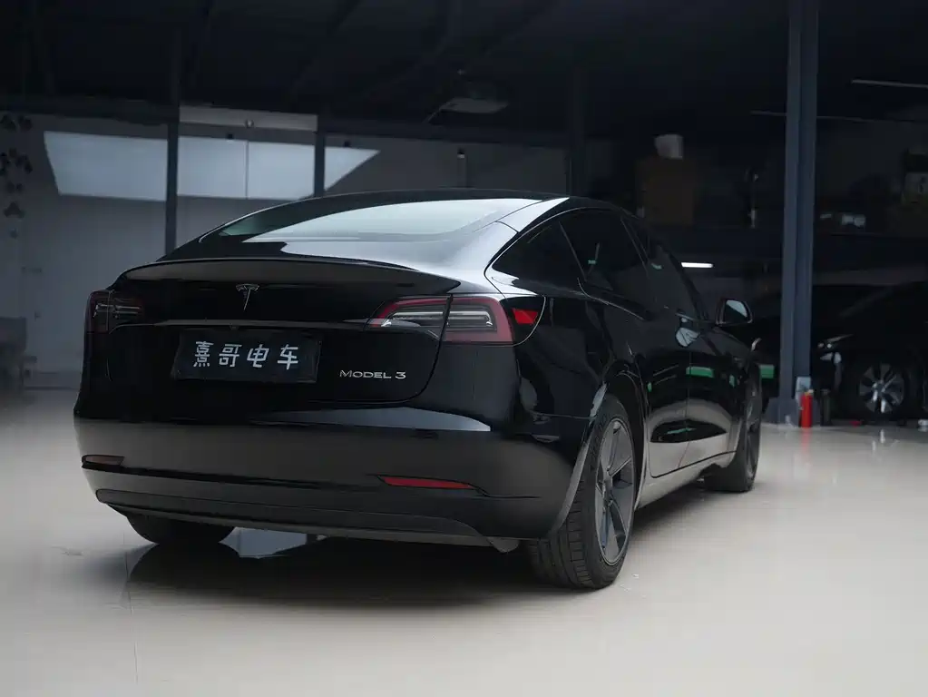 Tesla Model 3 — фото 5