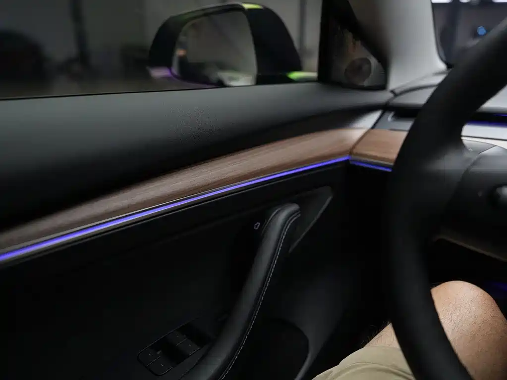 Tesla Model 3 — фото 10
