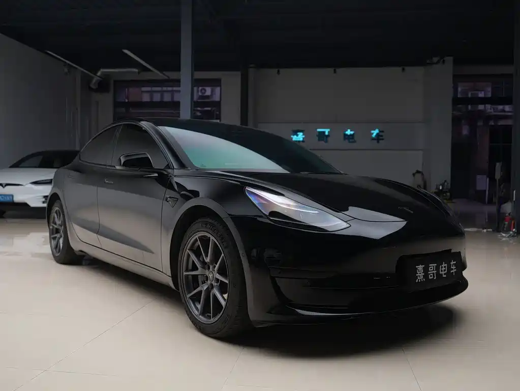 Tesla Model 3 — фото 11