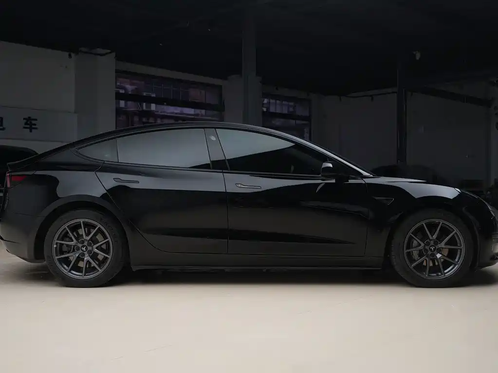 Tesla Model 3 — фото 10