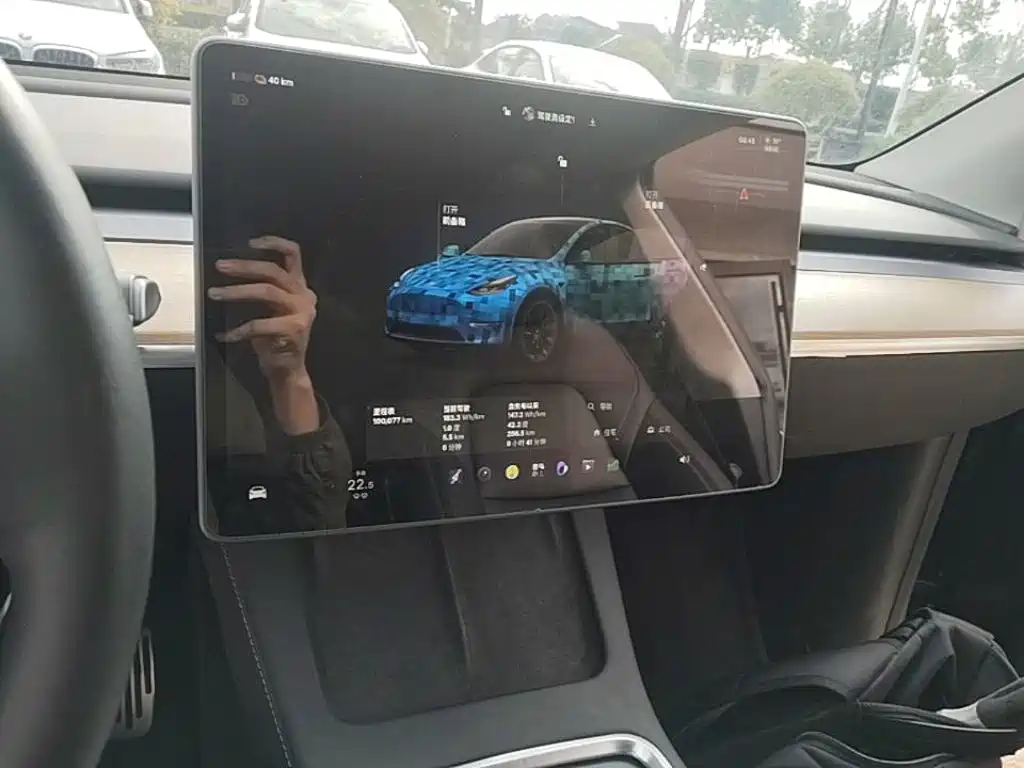 Tesla Model Y — фото 13