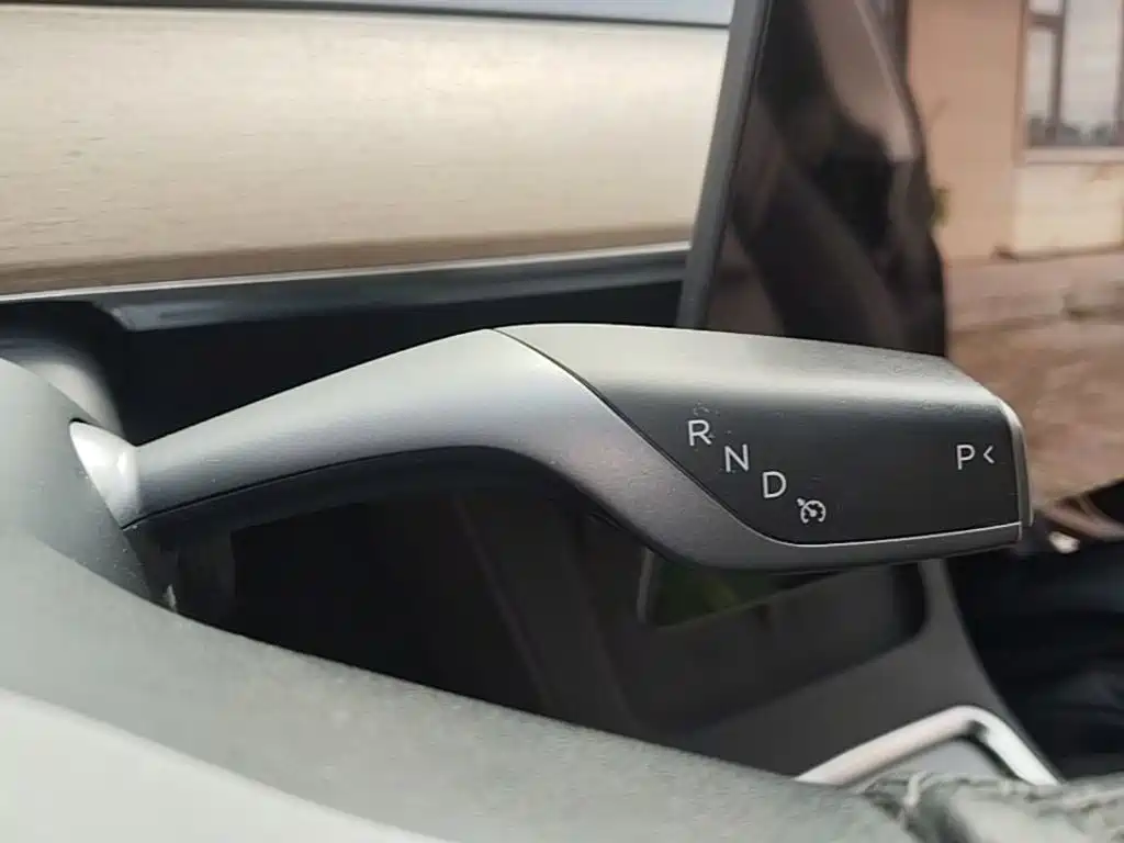 Tesla Model Y — фото 14