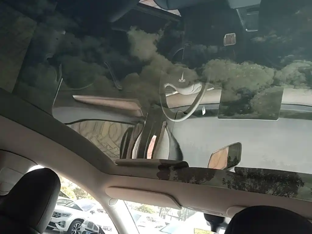 Tesla Model Y — фото 18