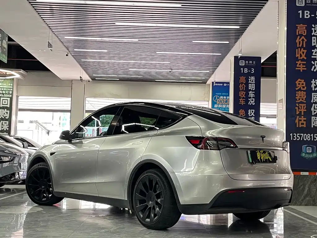 Tesla Model Y — фото 8