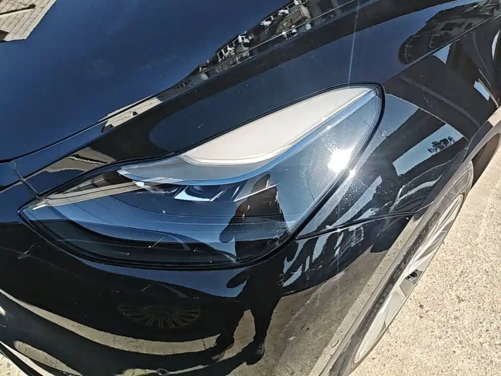 Tesla Model Y — фото 17