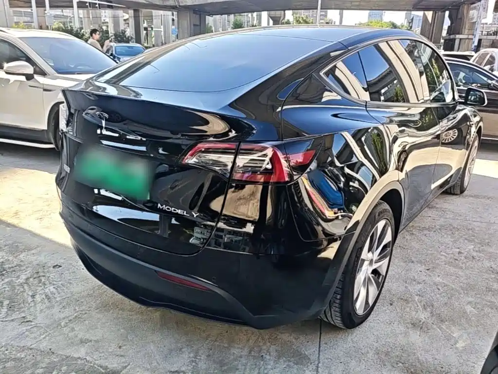 Tesla Model Y — фото 7